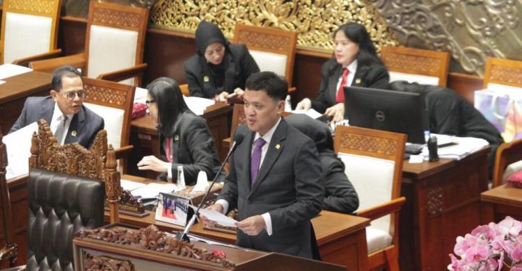 Tetap di Bawah Presiden, Rapat Paripurna DPR Setujui 8 Poin Percepatan Reformasi Polri